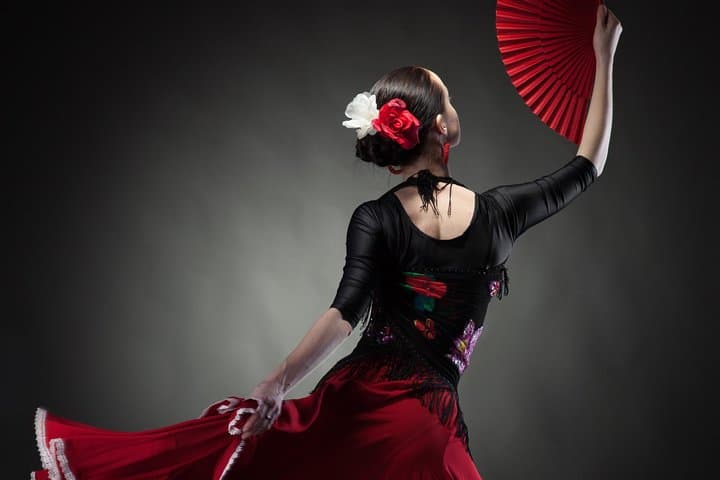 Small Group Barcelona Walking Tour, Flamenco Show & Tapas Dinner