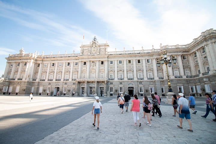 Madrid : Visita guiada experta al Palacio Real con tapas opcionales