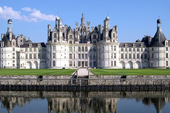 Loire Valley Castles Small-group Guided Day Trip from Paris