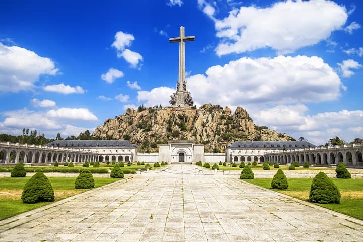 Tour al Monasterio de El Escorial y el Valle de los Caídos desde Madrid
