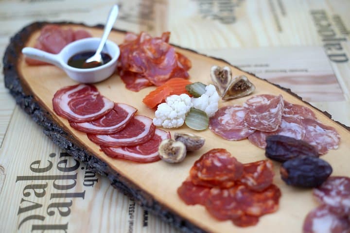 Tour privado a pie por Lisboa con degustación de vinos y tapas de Oporto Premium