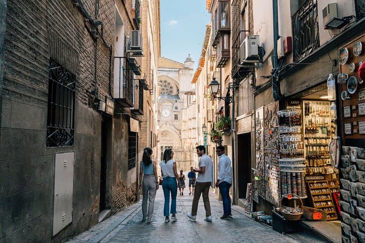 Tres Ciudades en Un Día : Segovia, Ávila y Toledo desde Madrid