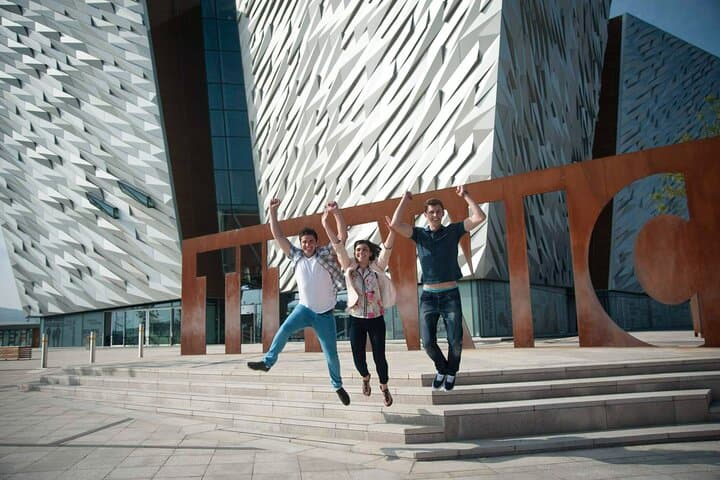 Experiencia Titanic y recorrido por la Calzada del Gigante desde Belfast