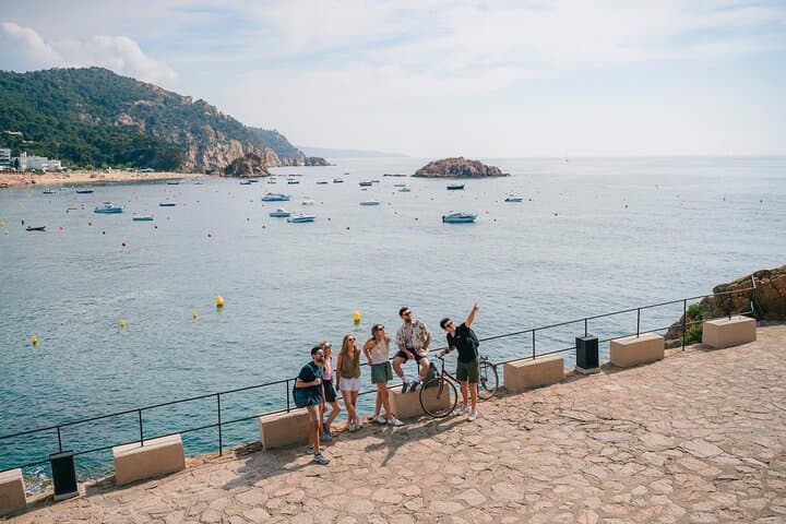 Excursión guiada de un día a Montserrat, Girona y la Costa Brava desde Barcelona