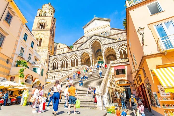 Excursión de día completo a la costa de Amalfi en grupos pequeños desde Sorrento