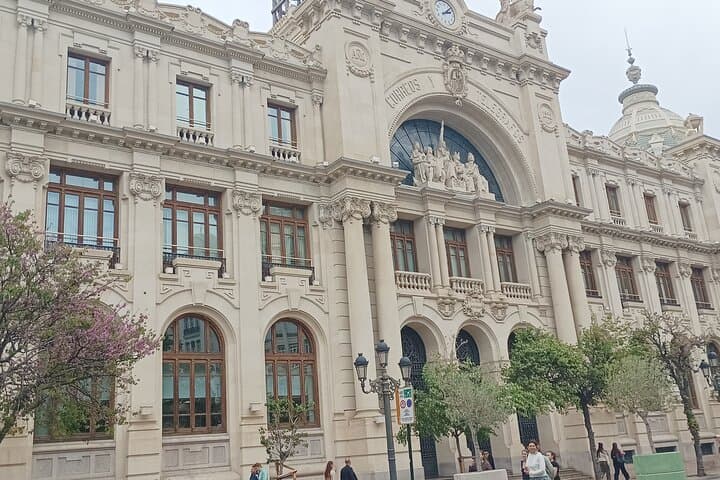 Tour de Valencia con catedral incluido.