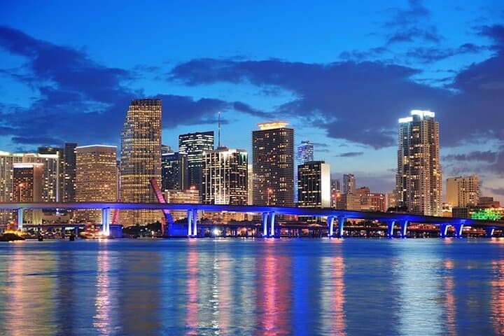 Crucero por Miami Skyline Vistas a la bahía de Biscayne y luces de la ciudad
