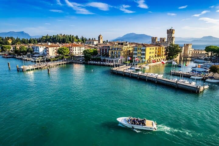 Desde Verona Sirmione Lago de Garda con degustación de barcos y Spritz