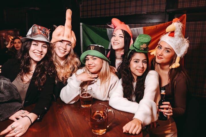 Barcelona Pub Crawl con karaoke, chiringuitos y club VIP