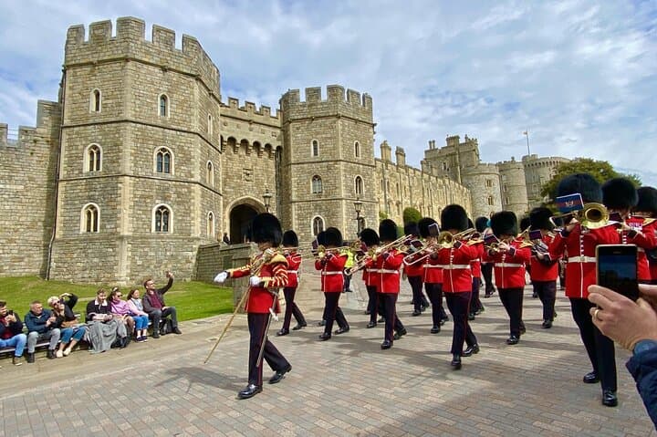 Day Trip to Stonehenge and Windsor Castle