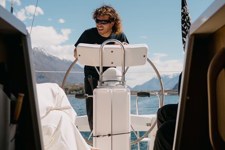 Tour en barco compartido por el lago Como Aperitivo y Prosecco Incluido