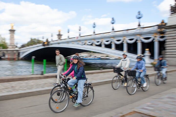 Tour privado en bicicleta por París - Lugares emblemáticos alrededor del Sena