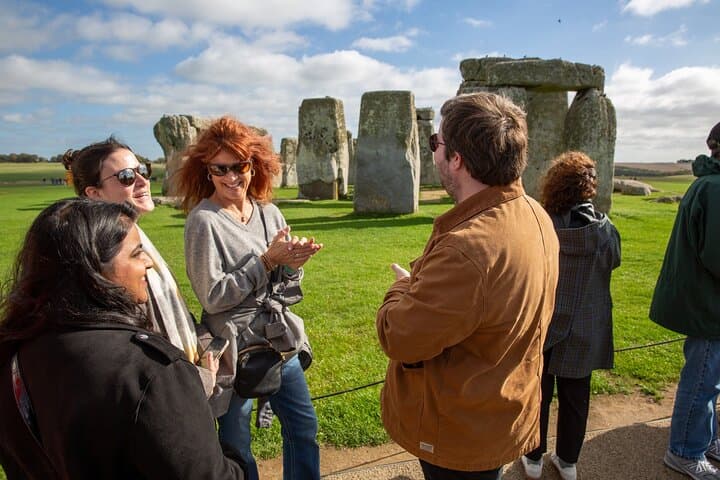 Day Trip to Stonehenge and Cotswolds