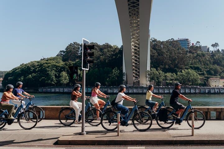 Porto: 3-Hour Old Town & Riverside Bike Tour - Guided Experience