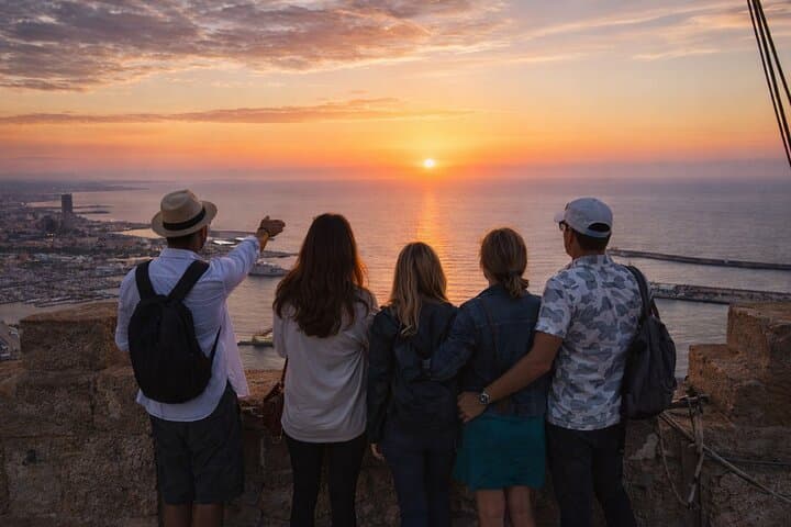 Barcelona Mejores vistas: Tour privado por el casco antiguo y el castillo de Montjuic