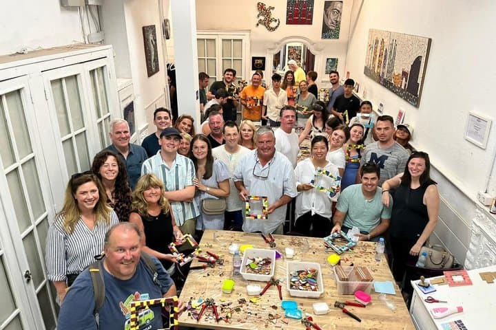 Taller de mosaico Gaudí Trencadís guiado en Barcelona 2 horas