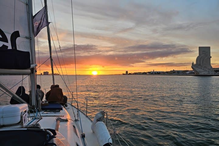 Lisbon: Views of Lisbon relaxing on a Sailboat-Sunset or Day Tour