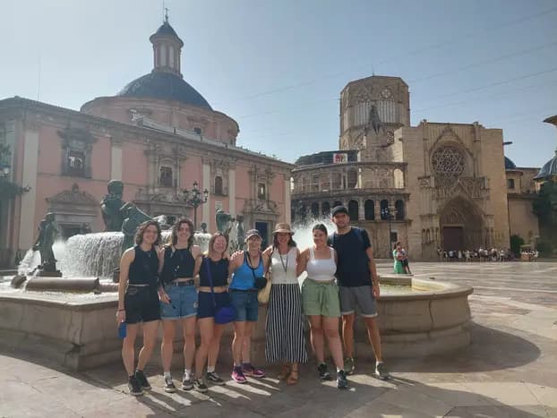 IMPRESCINDIBLE Centro de Valencia + vaso de Horchata!