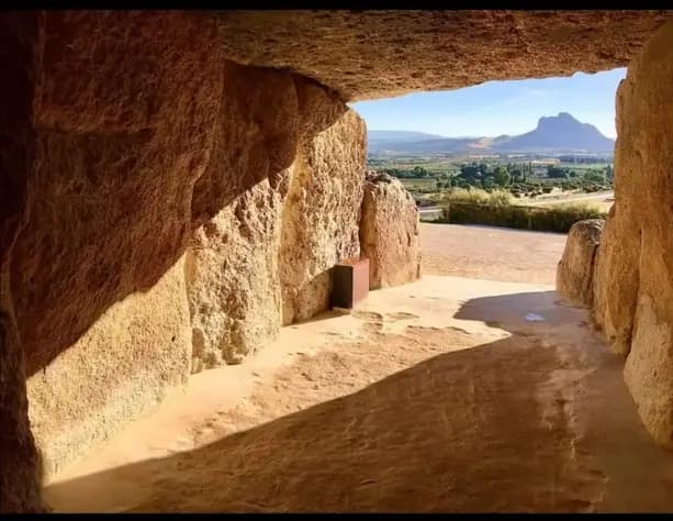 Visita guiada Dolmenes de Antequera con guía OFICIAL