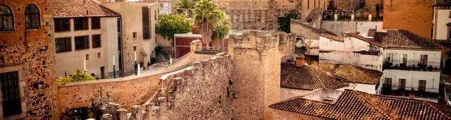 Cáceres‎