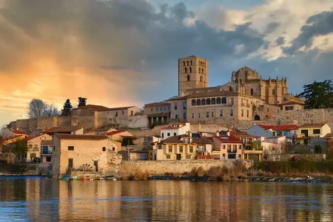 Free Tour por el Centro Histórico de Zamora ¡El más Completo de la Ciudad!