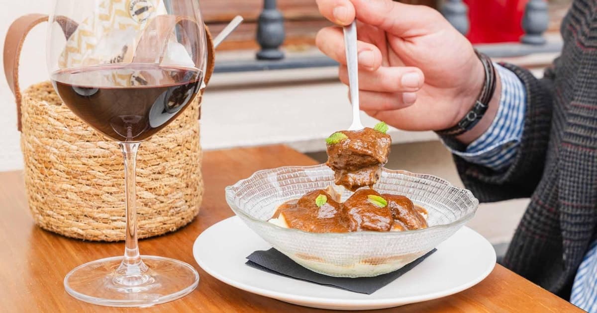 Sevilla: Gourmet Tapas and Wine Tour