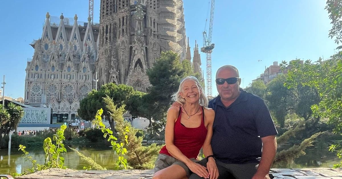 Barcelona: Sagrada Familia Skip-the-line Tour with Guide