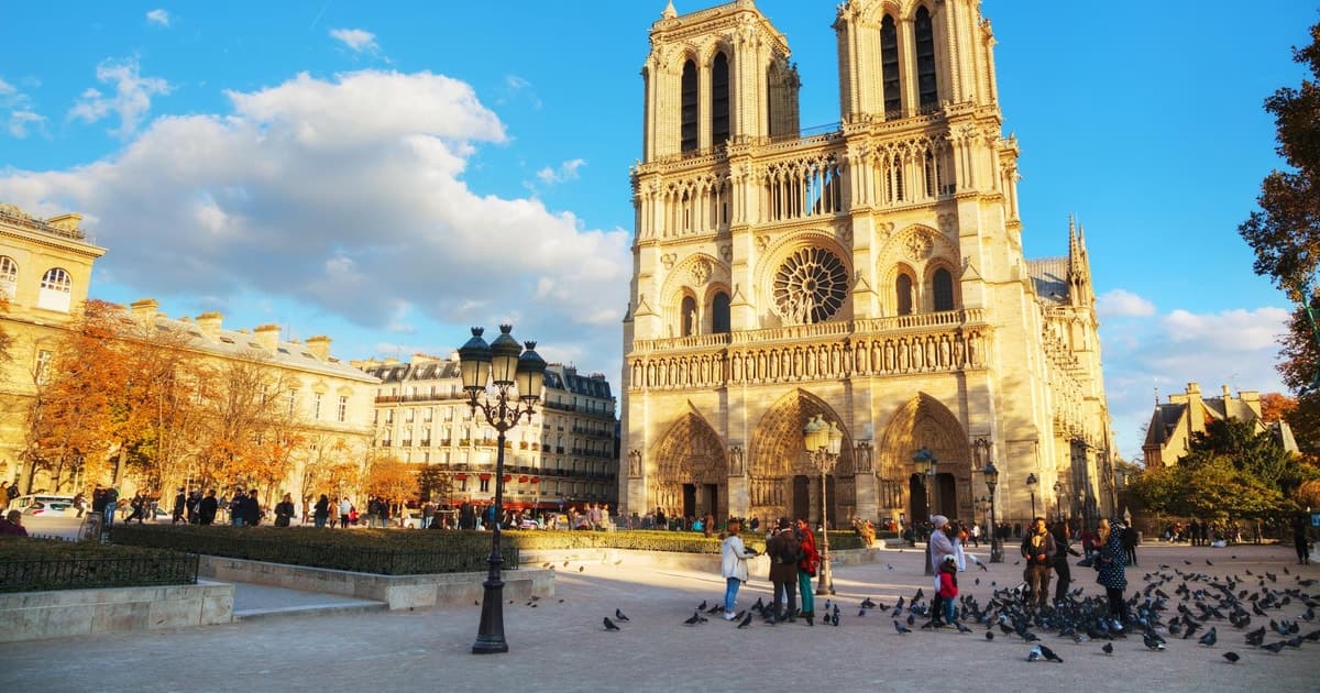 París: tour por el exterior de la catedral de Notre Dame con mejora