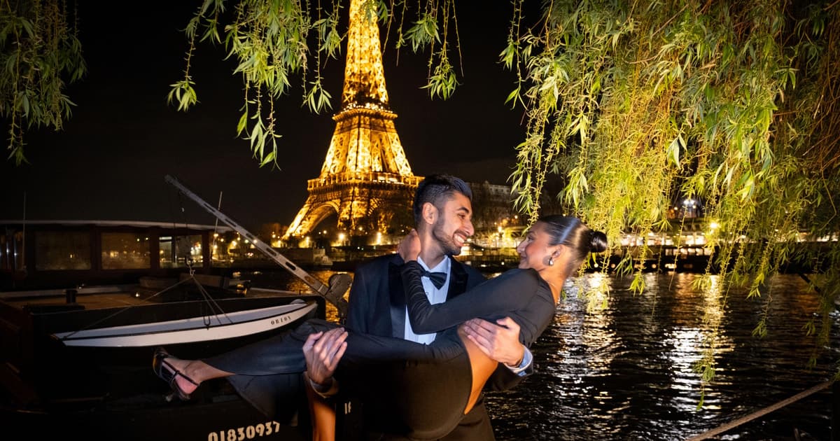 Paris: Eiffel Photoshoot at Night & Sunset with Glam Lights