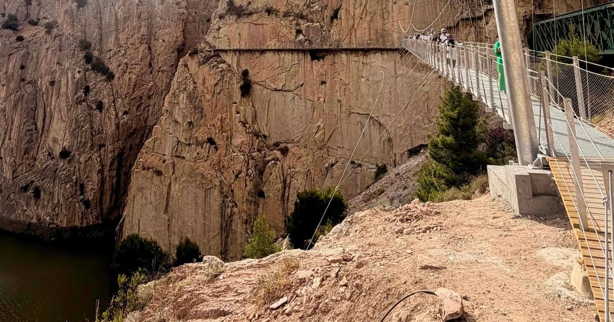 Desde Málaga: excursión guiada de 1 día al Caminito del Rey y a un pueblo blanco