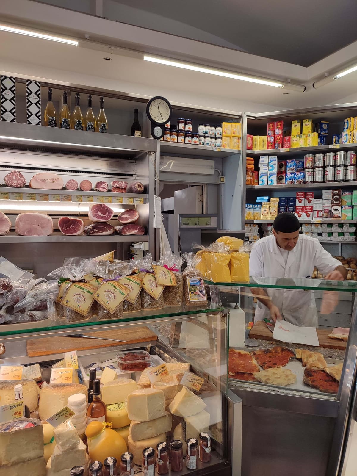 Rome: Testaccio Market Food Tour with Street Food & Wine