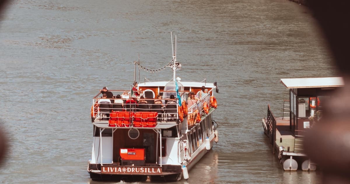 Rome: Tiber River Hop-On Hop-Off Boat Tour Ticket