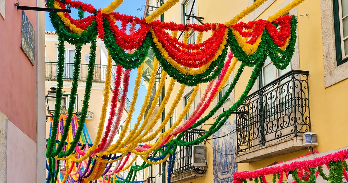 Lisbon: Dutch Walking Tour with Pastel de Nata (Downhill)