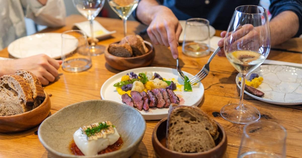 Seville: Wine and Gourmet Tapas Tour
