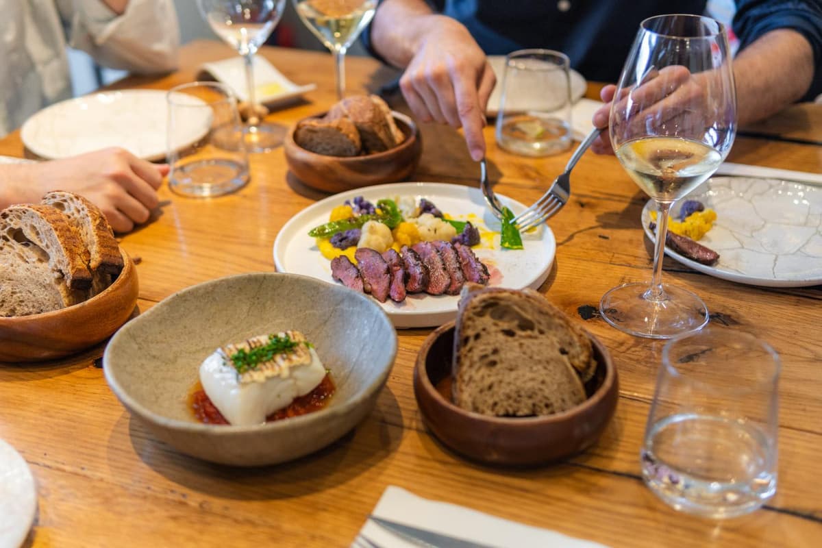 Seville: Wine and Gourmet Tapas Tour