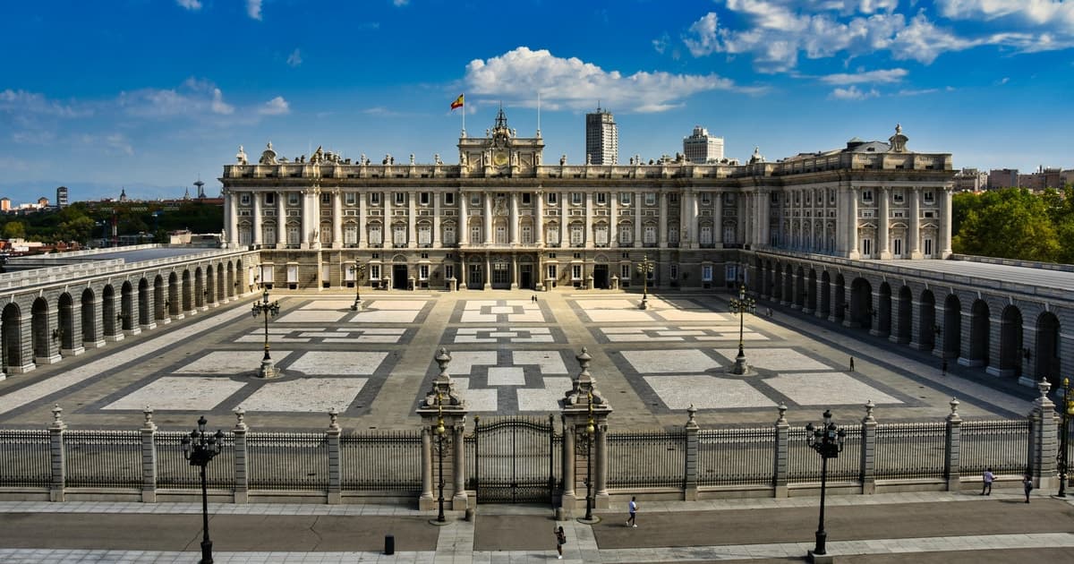 Madrid: Royal Palace Guided Tour with Fast-Track Access