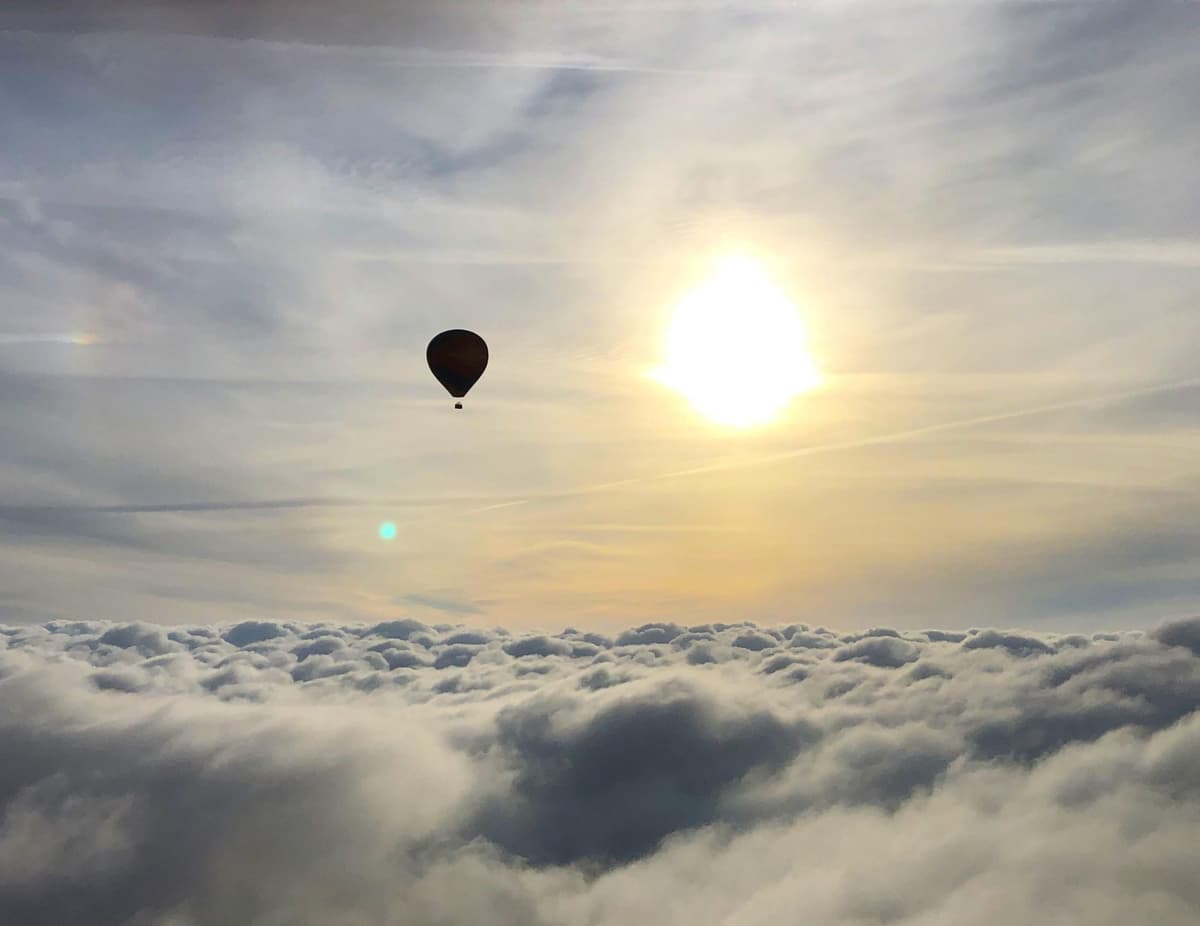 Barcelona: tour en globo aerostático por el Prepirineo con servicio de recogida