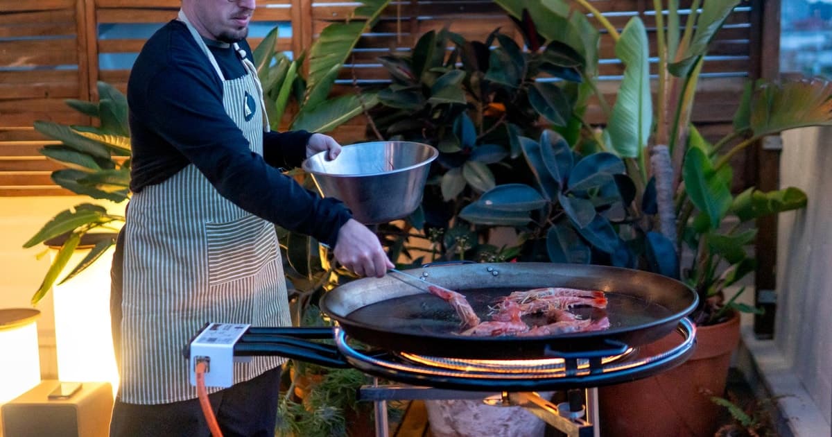 Barcelona: Gaudi Walking Tour and Paella Cooking Class