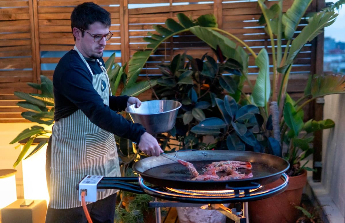 Barcelona: Gaudi Walking Tour and Paella Cooking Class