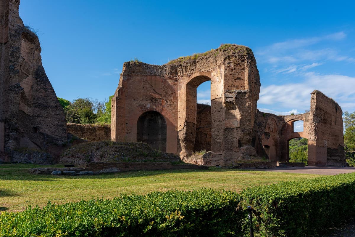 Rome: Picnic + Walking Tour of the Circus Maximus + Baths of Caracalla with Admission