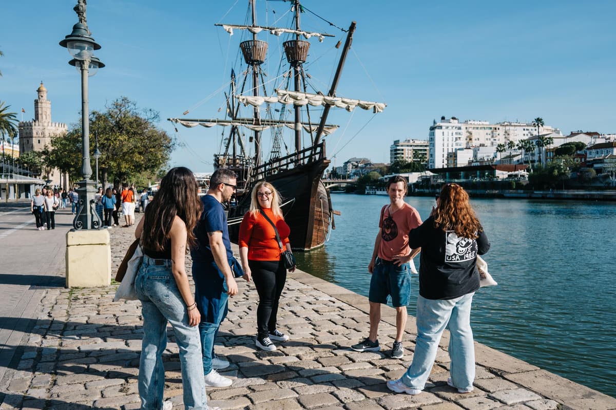 Sevilla: tour a pie por Triana y el Guadalquivir en grupo reducido