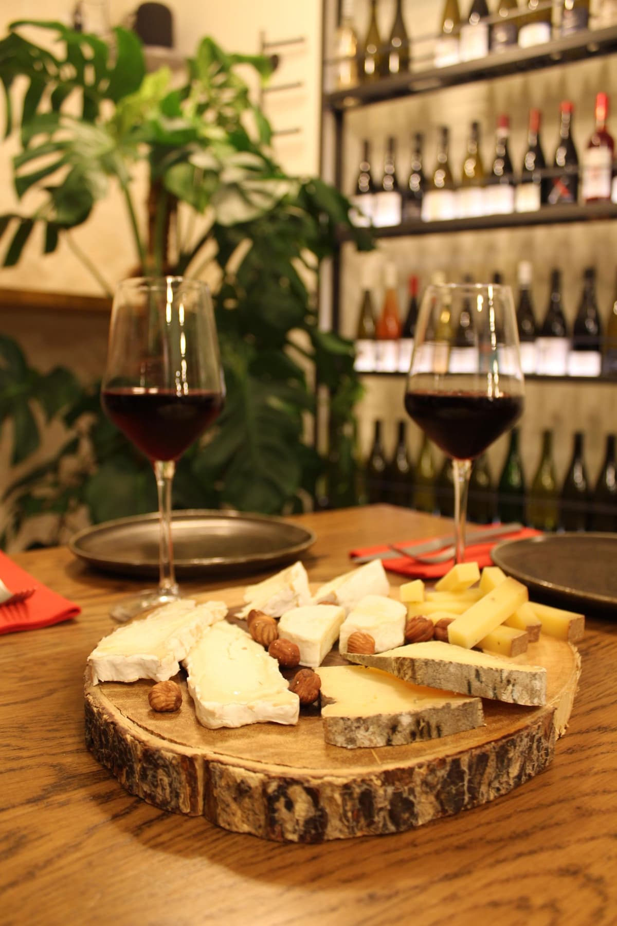 Paris: French Wine Guided Tasting with Cheese or Chocolate