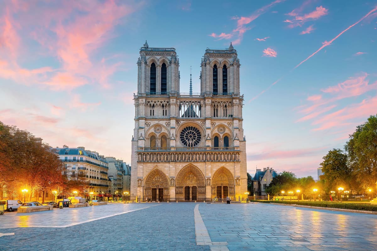 Paris: Notre-Dame Exclusive Private Guided Tour
