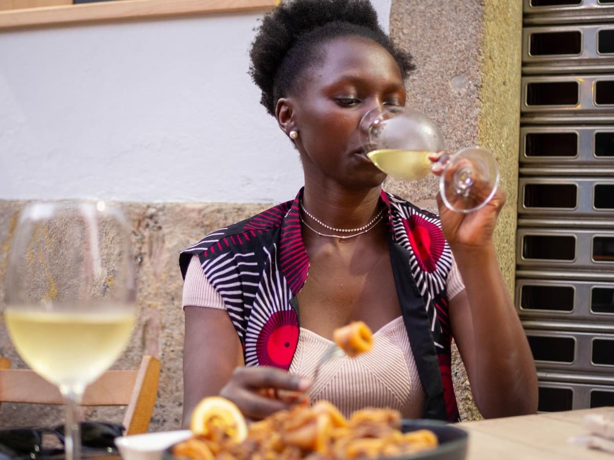 Barcelona: Tapas & Wine, Private Tour in Traditional Taverns