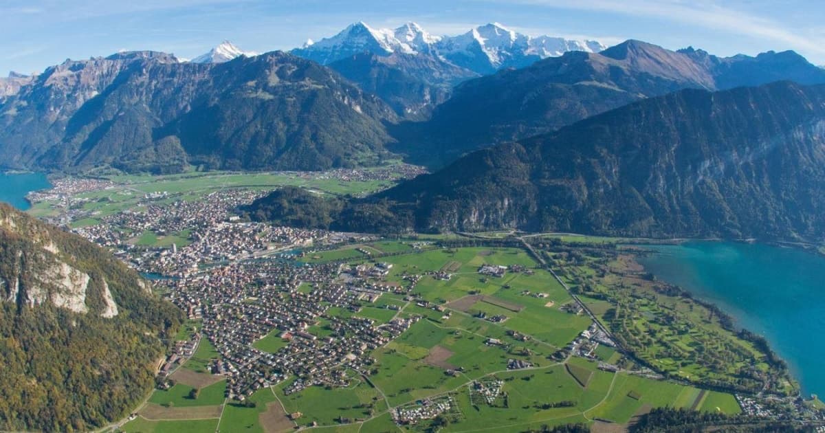 From Zürich: Interlaken and Grindelwald Day Trip by Coach