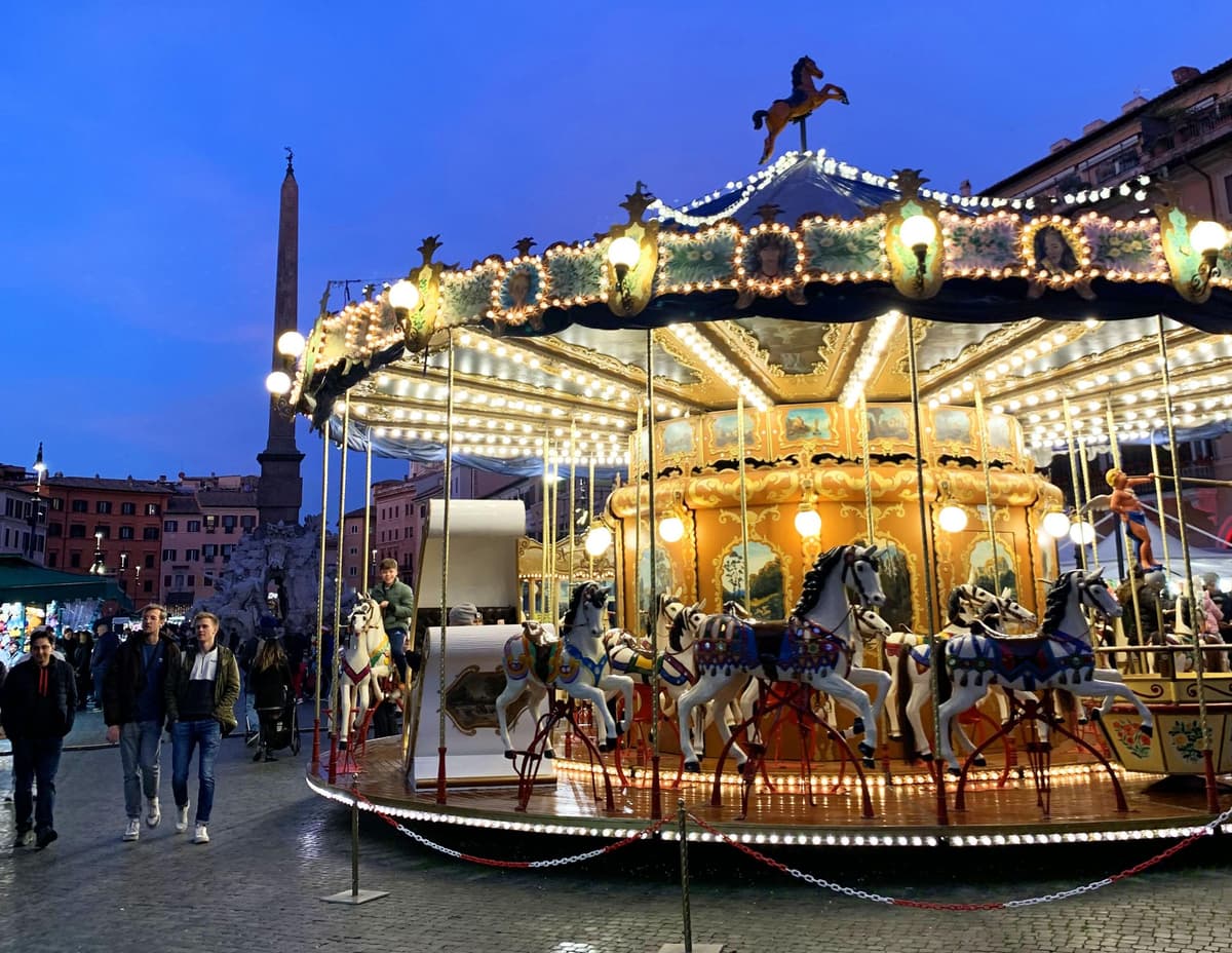 Rome: Christmas Walking Tour with Hot Drink and Sweet
