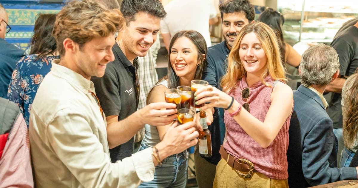 Seville: Private Tapas and Wine Tour with Rooftop Drink