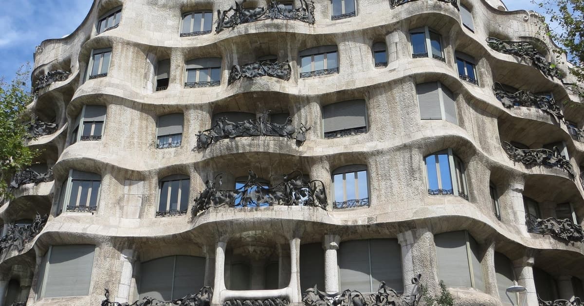 Private Walking Tour Of Casa Mila With Reserved Access