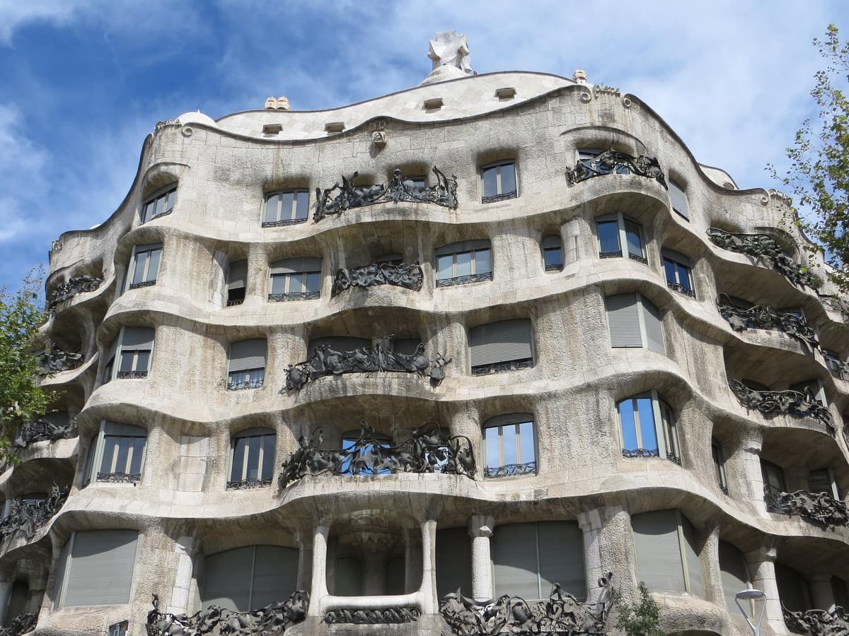 Private Walking Tour Of Casa Mila With Reserved Access