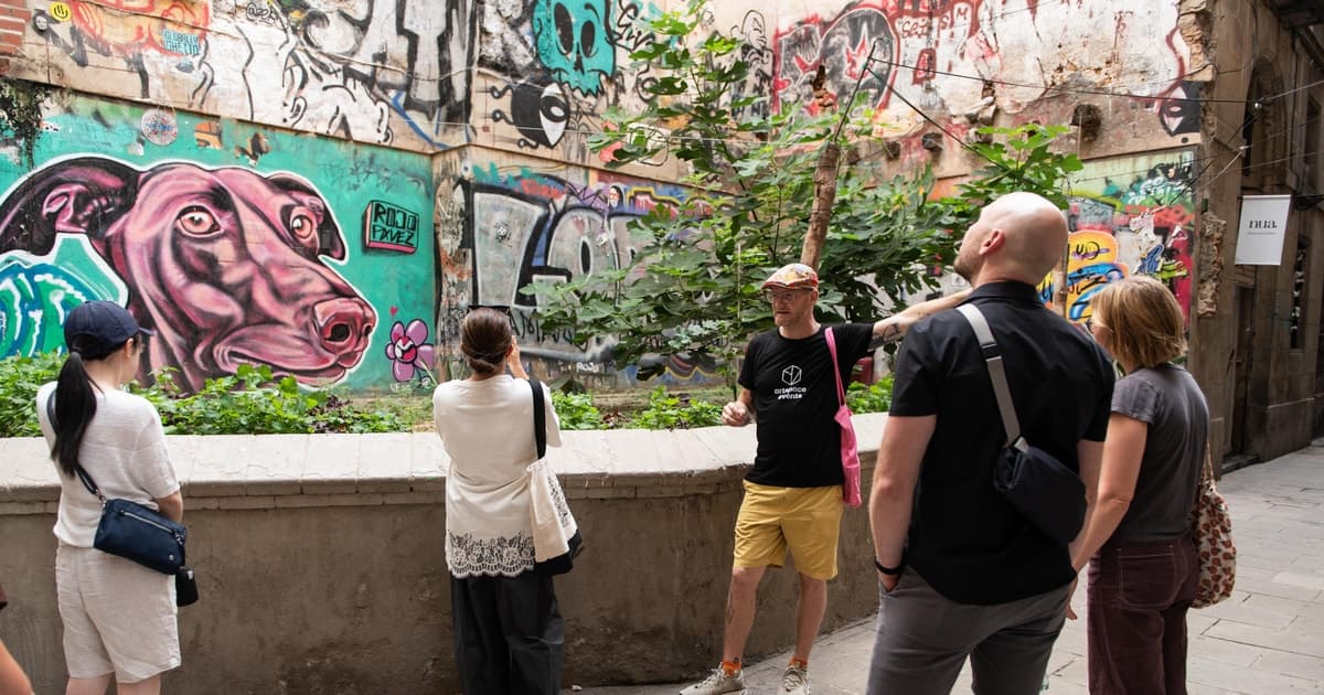 Barcelona: Insider Street Art Tour with Private Studio Visit